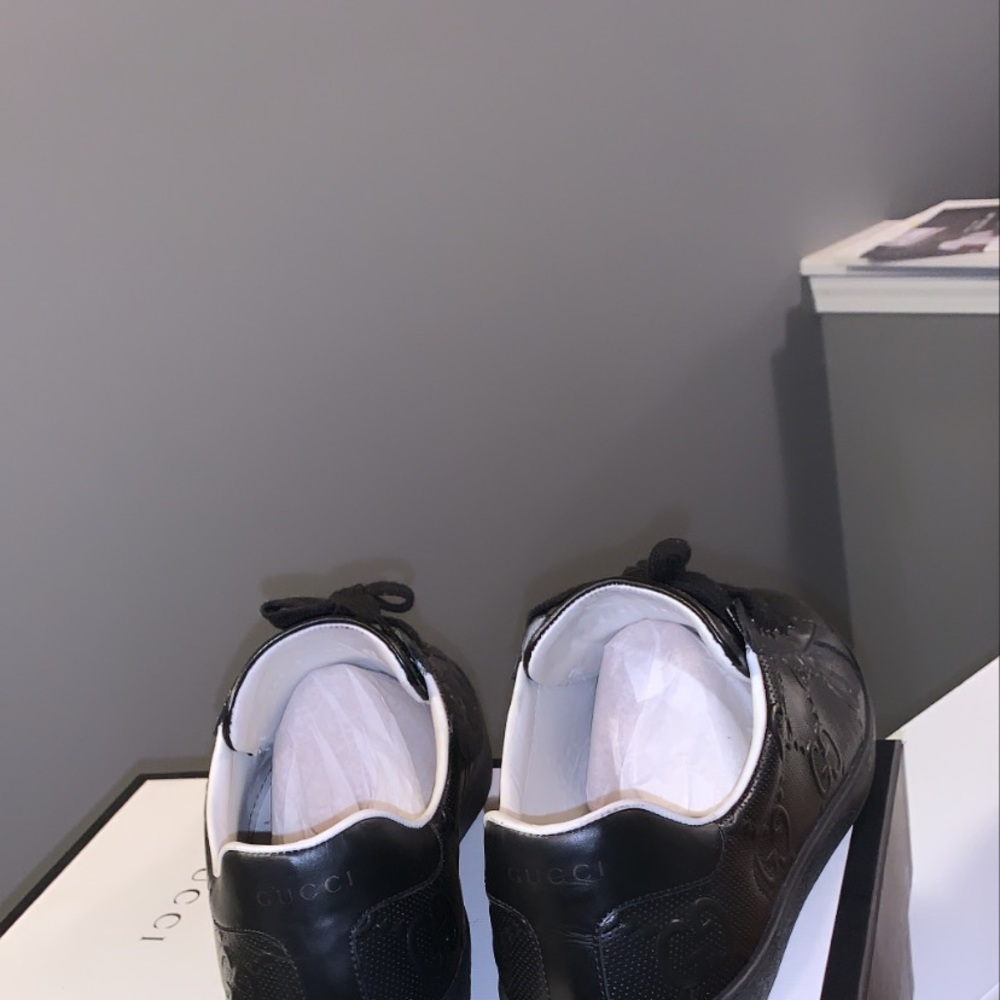 Size 10.5 - Picture 2 of 2